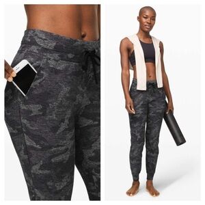 Lululemon Ready To Rulu Pant 6 EUC Incognito Camo HTR Black / Black